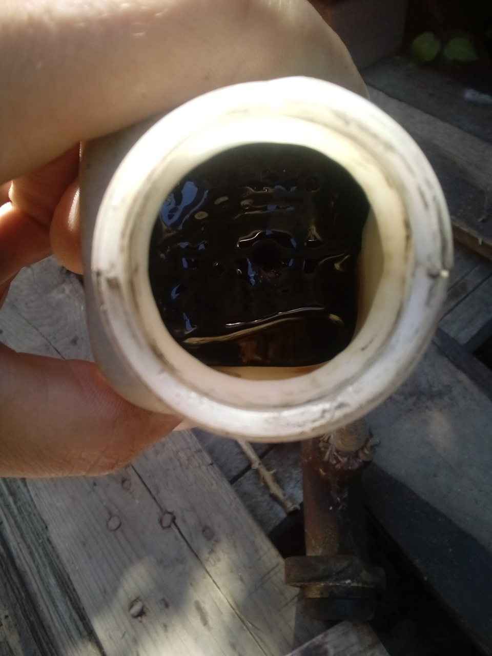 Гадание на тормозной гуще, если долго приглядываться, то можно увидеть тормоз(в отражении). — Lada 2120 Надежда