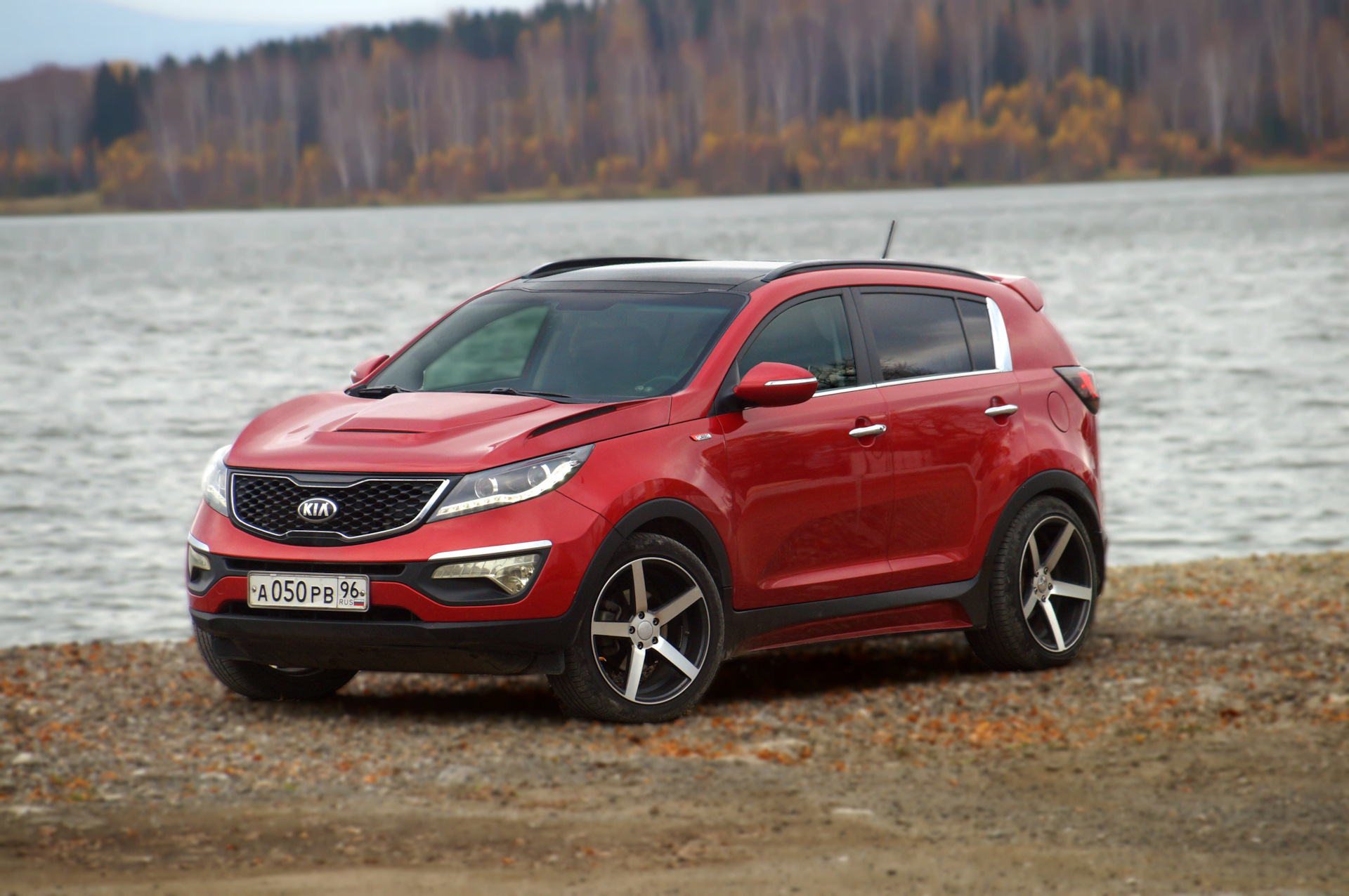 Какие спортейдж 3. Kia Sportage Red. Kia Sportage 3 r. Киа Спортейдж красный. Киа Спортейдж рыжая.