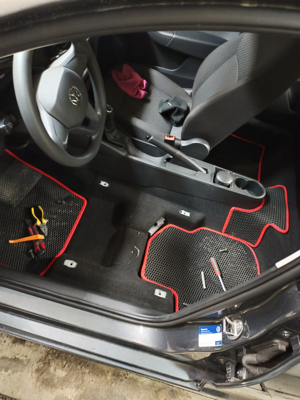 Установка авточехлов — Volkswagen Polo liftback, 1,6 л, 2021 года ...