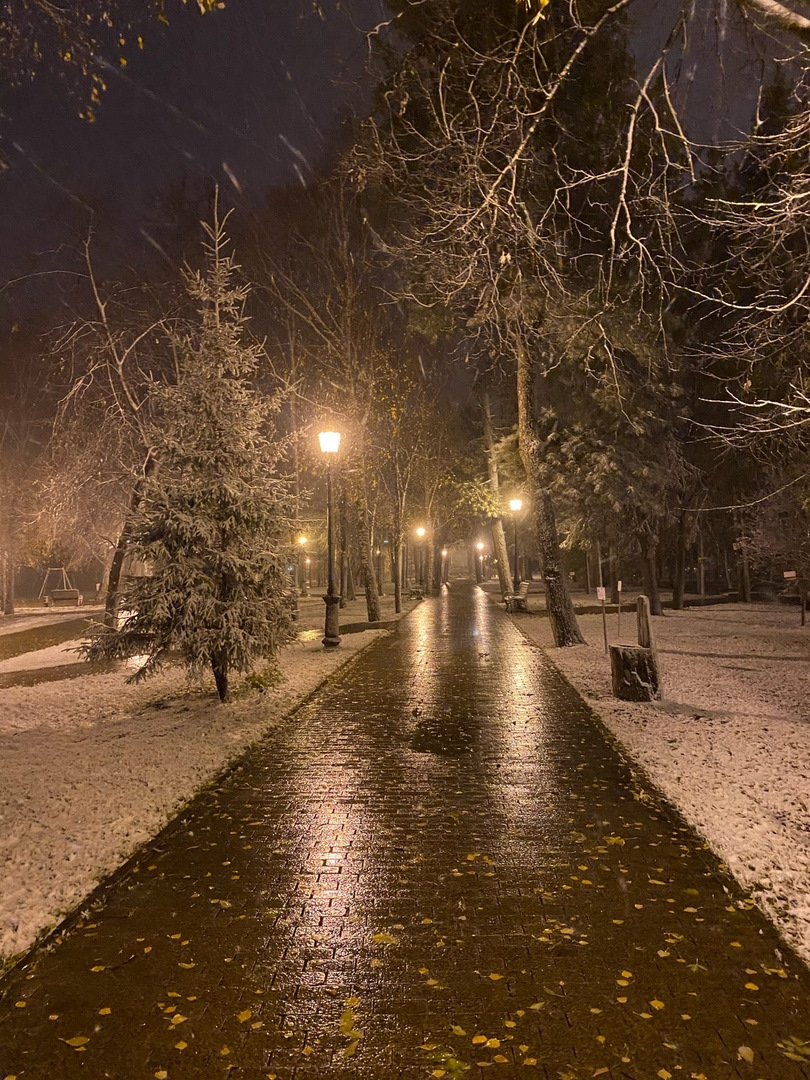 Снег короче. Тобольск заснеженный. Тобольский снег. Тобольский снег вечер. Снежный Тобольск.