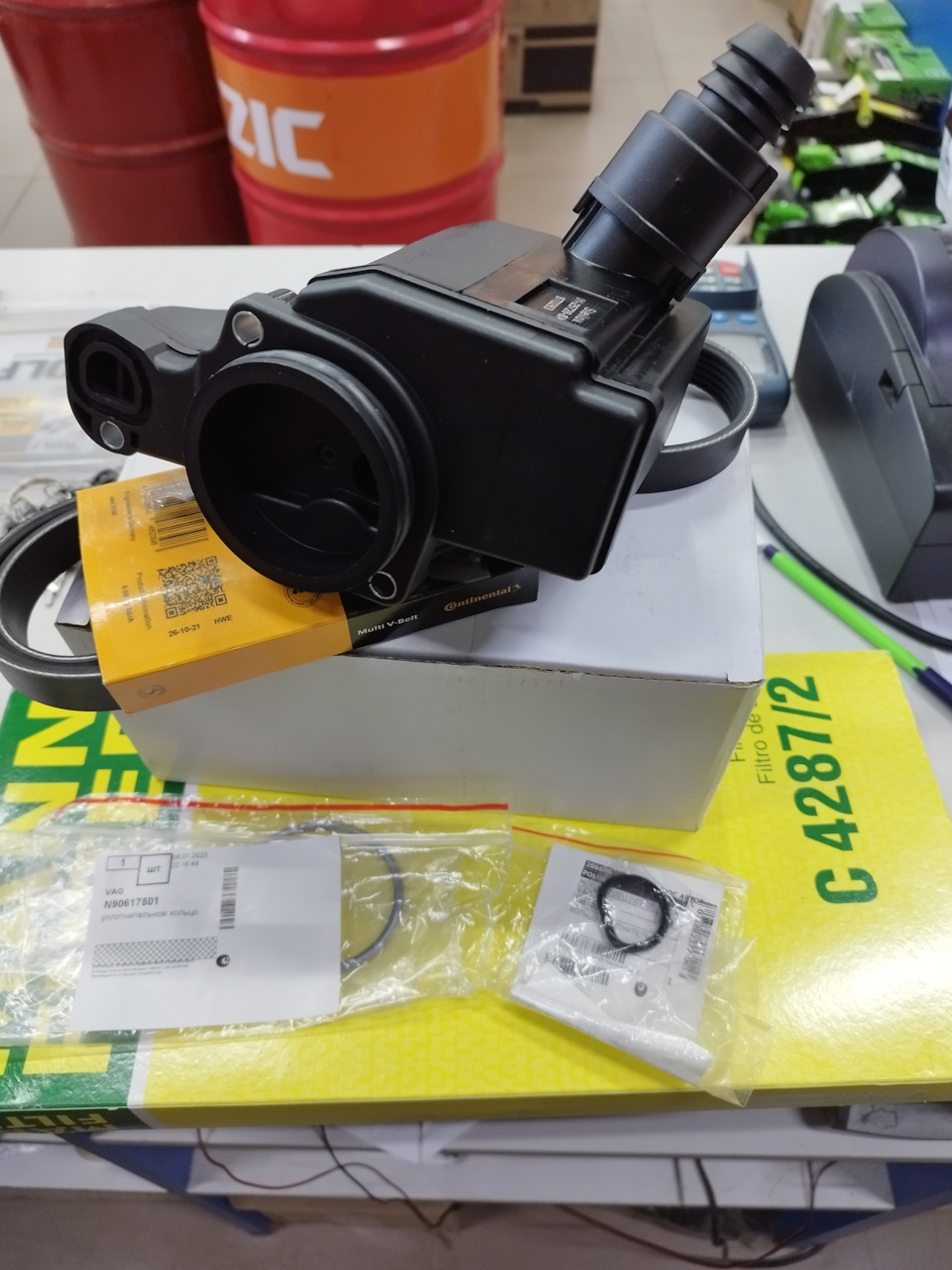 Давануло масло из щупа — Volkswagen Golf Mk4, 1,4 л, 2001 года ...