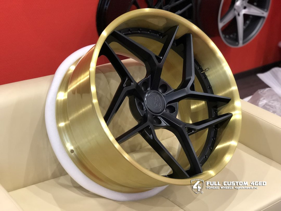 Диск fc25. Кованый диск внутри. Диск fc25. Индивидуальные кованые диски. Кованые диски с синей полосой на ободе.