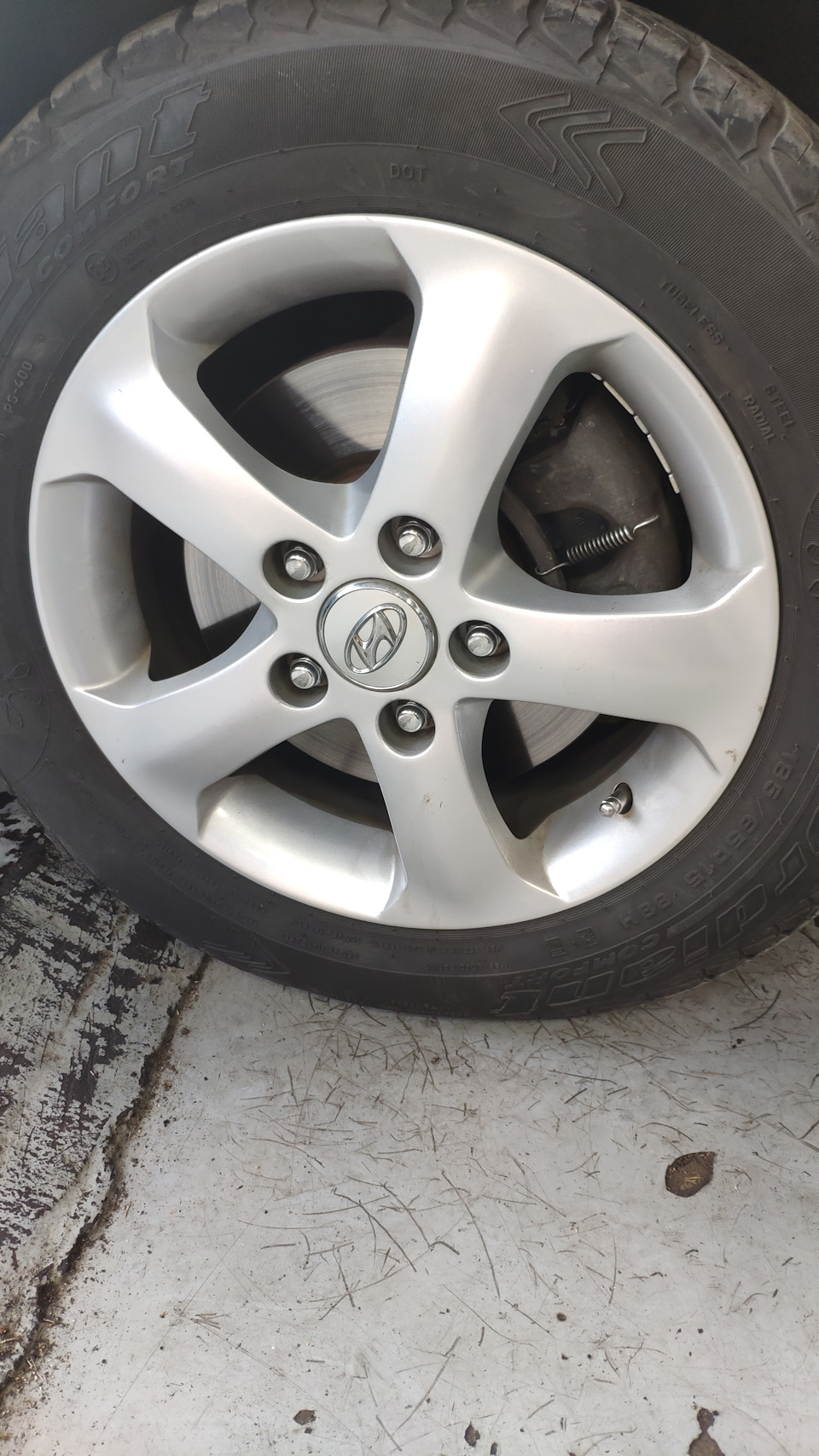 Стук суппортов (временное решение) — Hyundai i30 (1G), 1,6 л, 2010 года ...