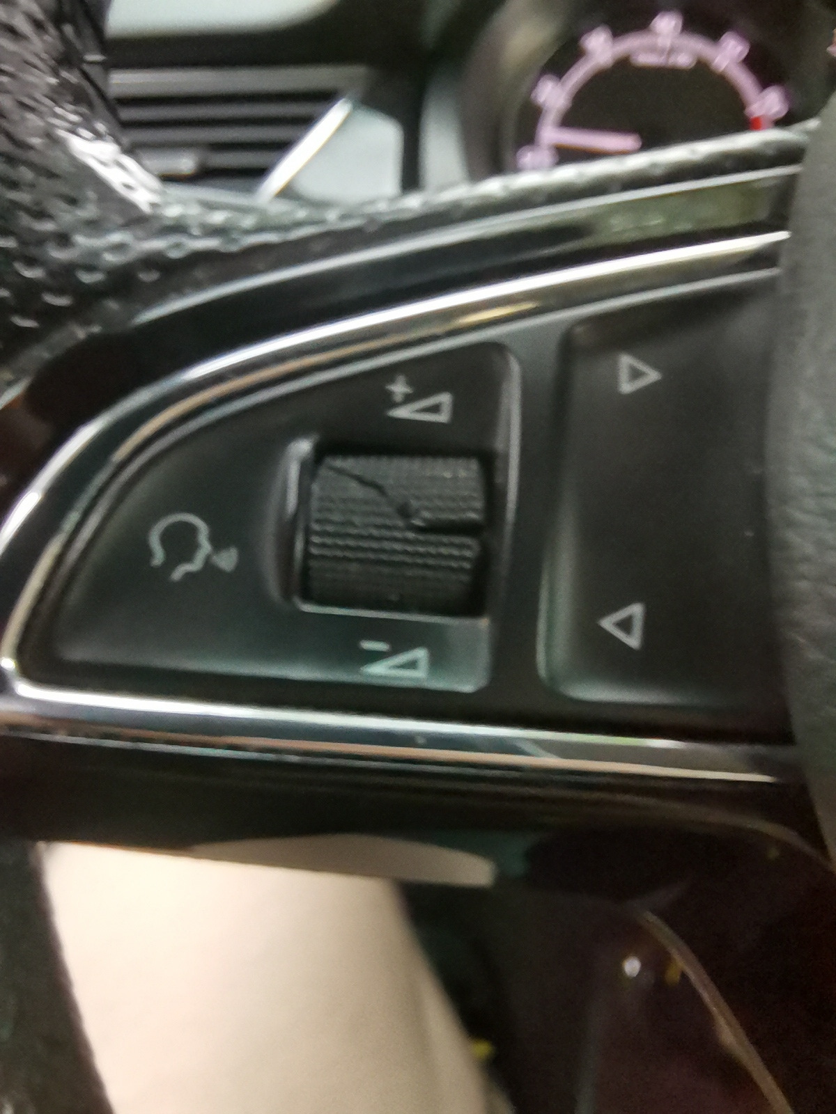 Сломалось колесико регулировки громкости на в блоке на руле — Skoda ...