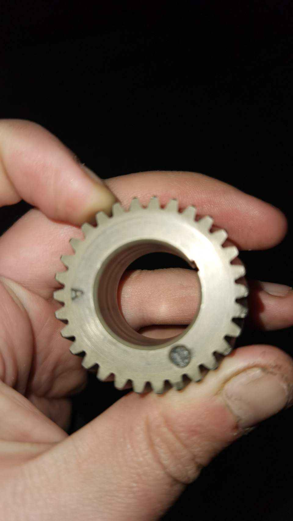 Была вот такая беда! Срезало шифт на шестерне, хорошо клапана не ...