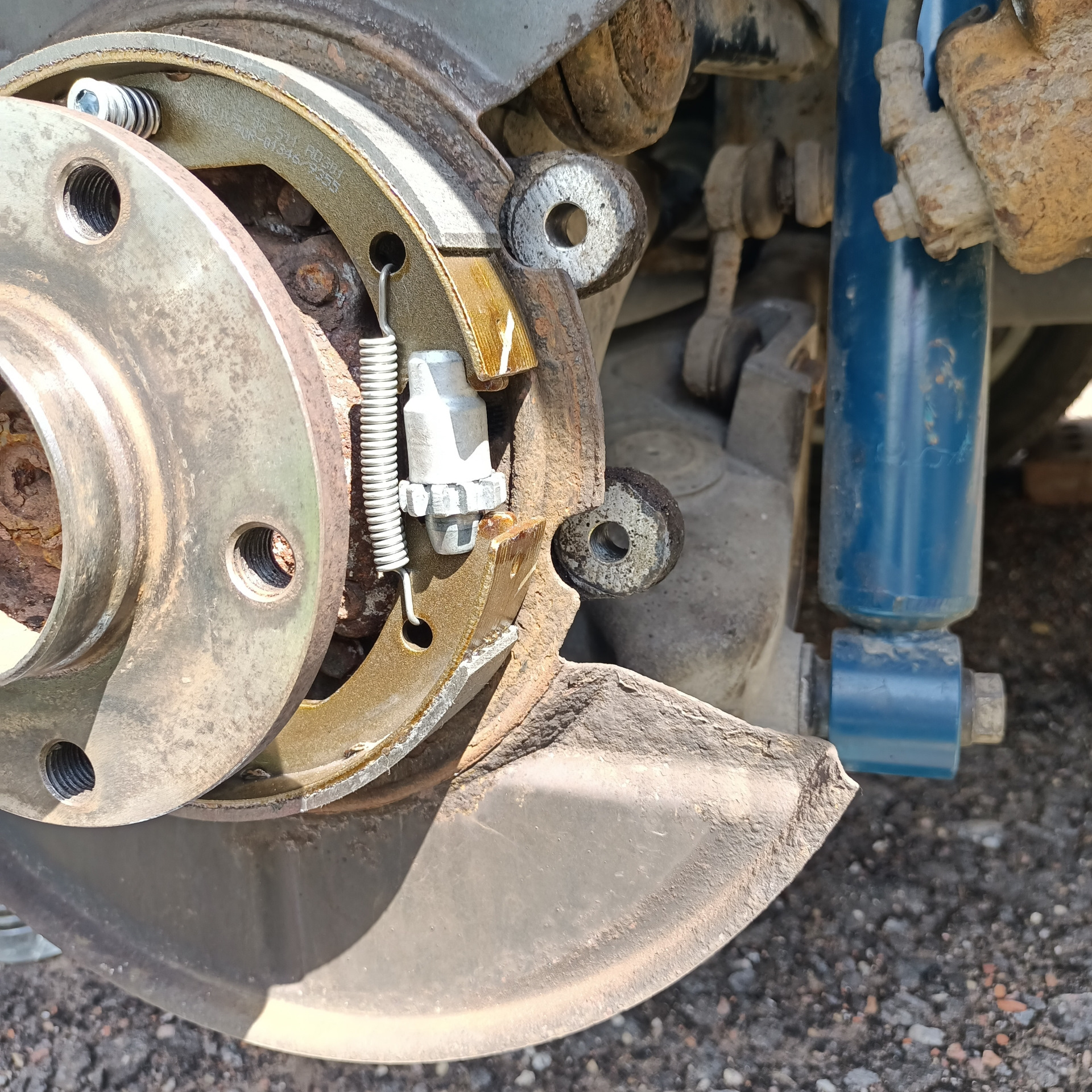 Задние тормоза куга 2. Колодки ручника ниссан х трейл т31. Задние тормоза ниссан х трейл т31. Задние тормоза форд фокус 3. Задние тормозные колодки ниссан кашкай j11.