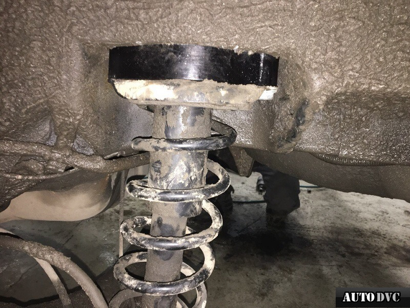 Toyota yaris 2005 увеличение клиренса. Проставки на тойота пробокс. Проставки на камри 40. Проставки на пружины задние функарго ncp21. Как приподнять тойоту.