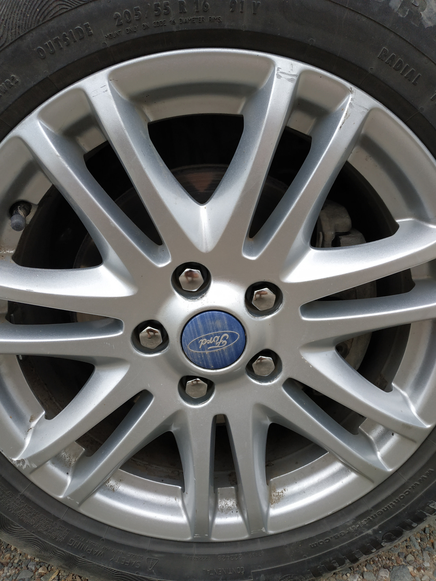 Замена колесных гаек. — Ford Focus II Hatchback, 1,8 л, 2008 года ...