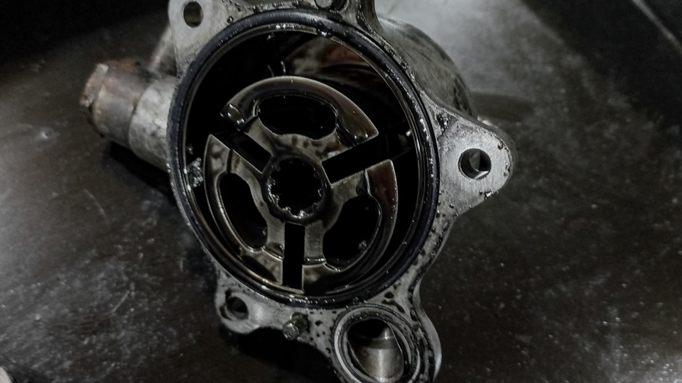 Это уже интересно, ведь здесь нет лопаток. — Mitsubishi Pajero (1G)