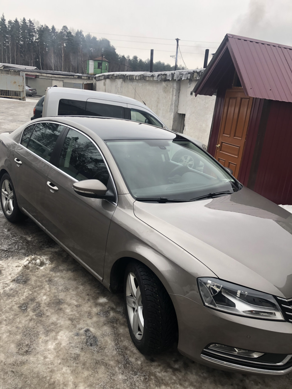 Чёрная крыша, плёнка гибрид, оклейка Passat B7 — Volkswagen Passat B7, 1,6  л, 2011 года | стайлинг | DRIVE2