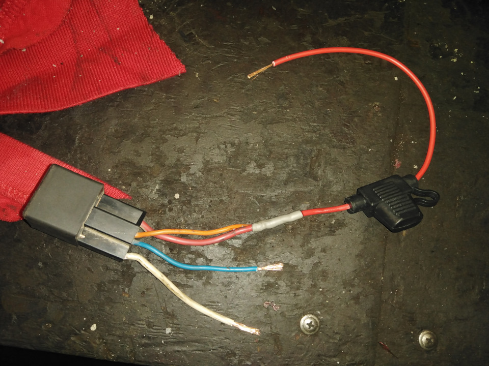 Открытие багажника с брелка центрального замка. — Audi A4 (B5), 1,8 л ...