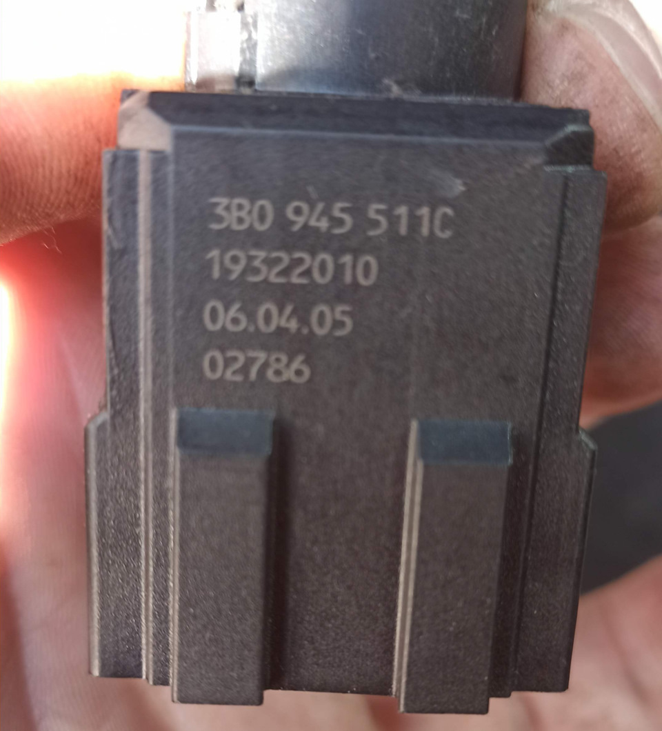 Его номер — Volkswagen Golf GTI Mk5. Запчасти на фото: 3B0945511C