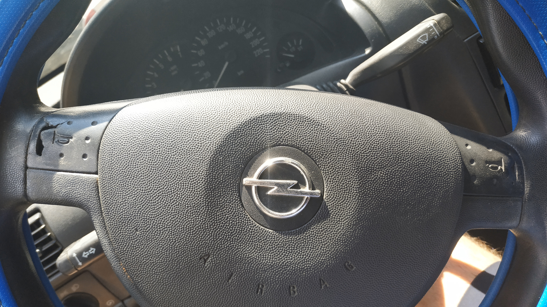 Как снять руль опель корса д Кнопки сигнала руля - Opel Corsa C, 1,2 л, 2002 года аксессуары DRIVE2