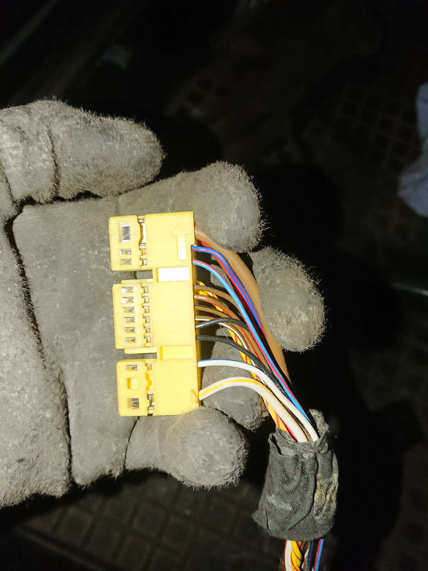 Bmw e39 провода магнитолы. провода на реле ews бмв е39. блютуз модуль для бмв x5 e53. фишка под водительским сиденьем w221. е39 какой провод.