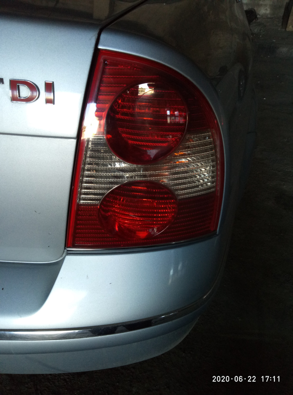 Задние фонари — Volkswagen Passat B5, 1,9 л, 2002 года | мойка | DRIVE2