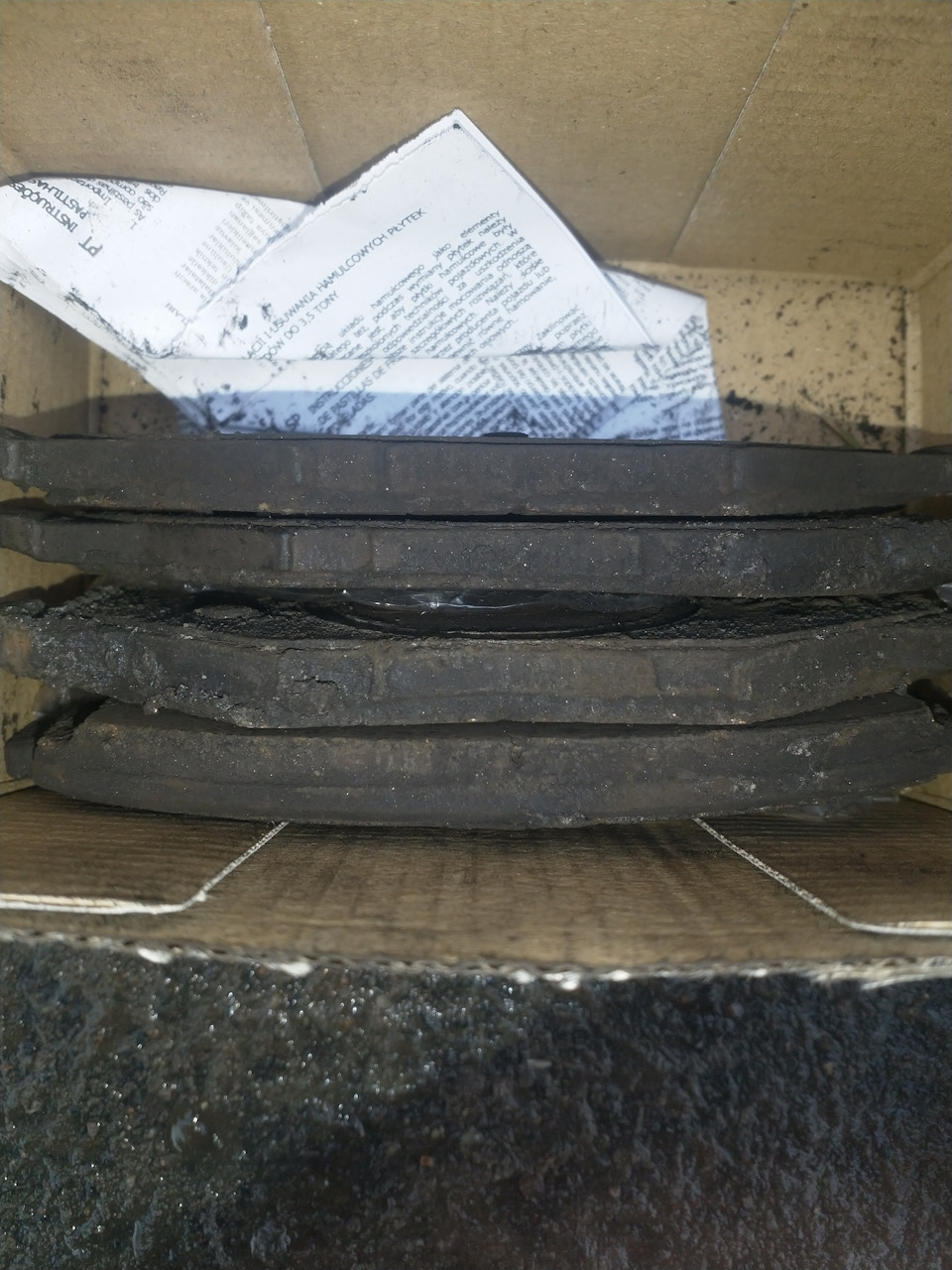 Пришло время замены передних тормозных колодок — Volkswagen Polo Sedan ...