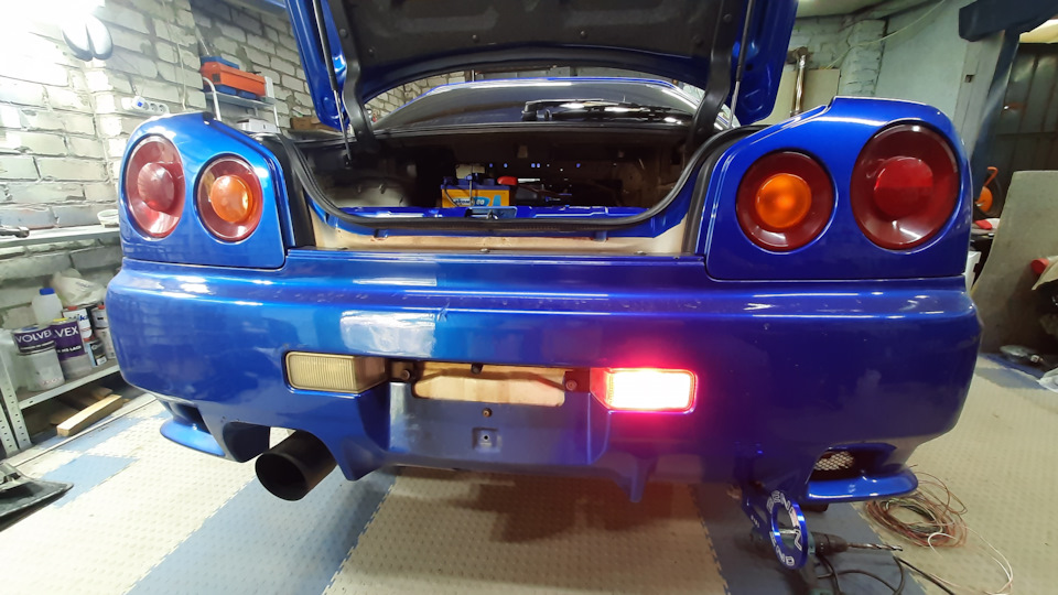 задняя туманка — Nissan Skyline (R34), 2,5 л, 2000 года | тюнинг | DRIVE2