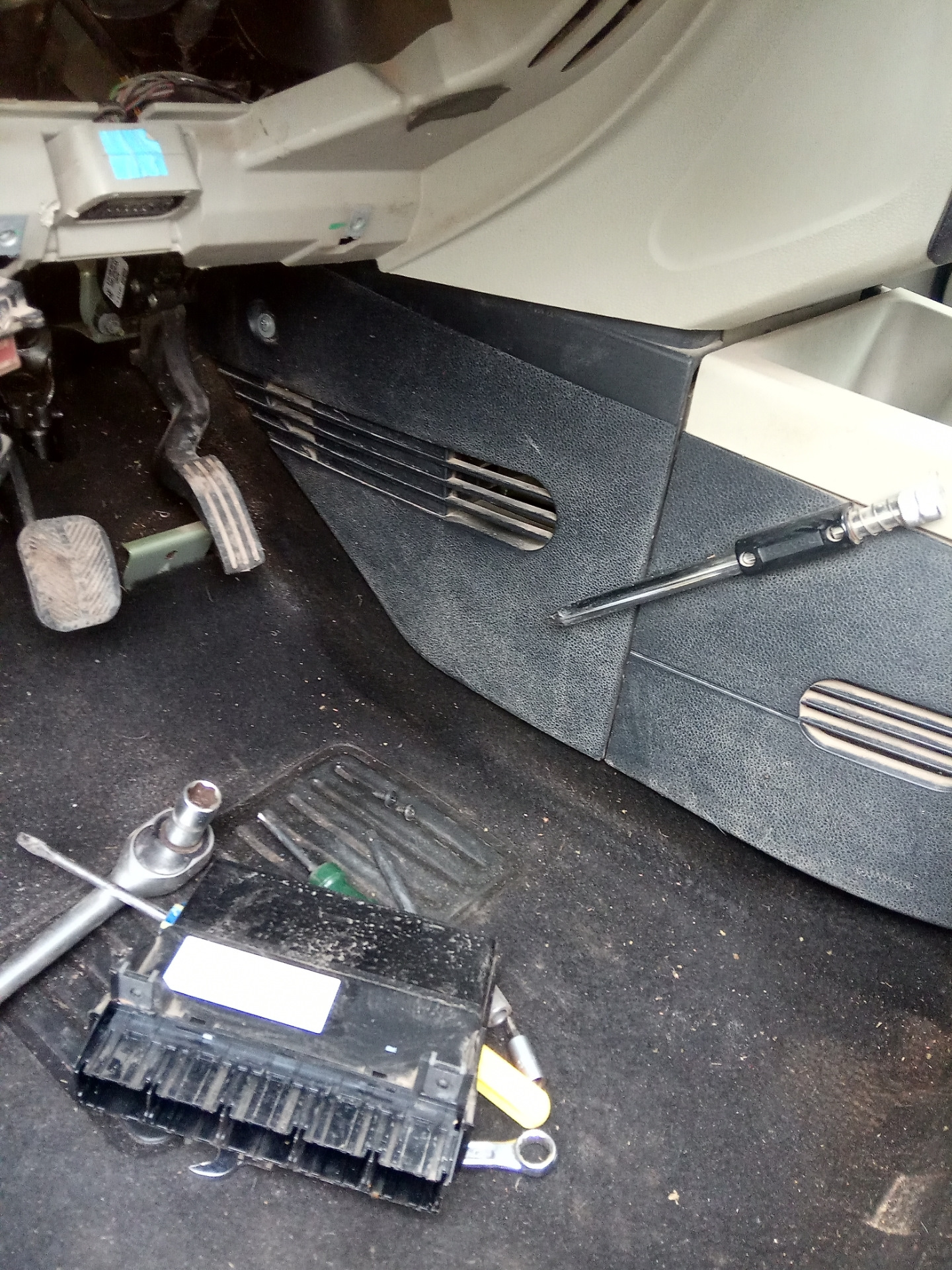 Люфт педали сцепления — Ford Fusion, 1,6 л, 2007 года | своими руками ...