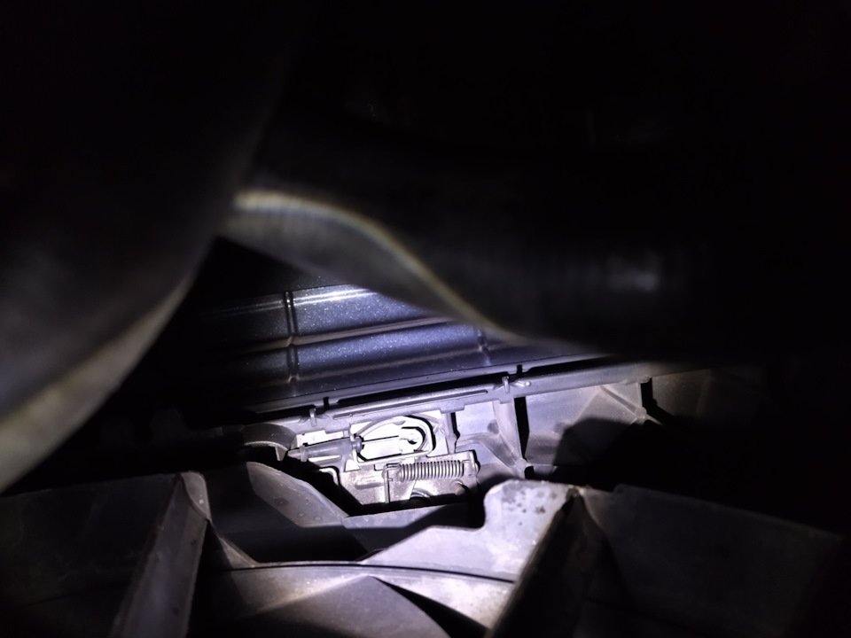 Help! Не открывается капот.Разьединился трос открытия капота. — Renault ...