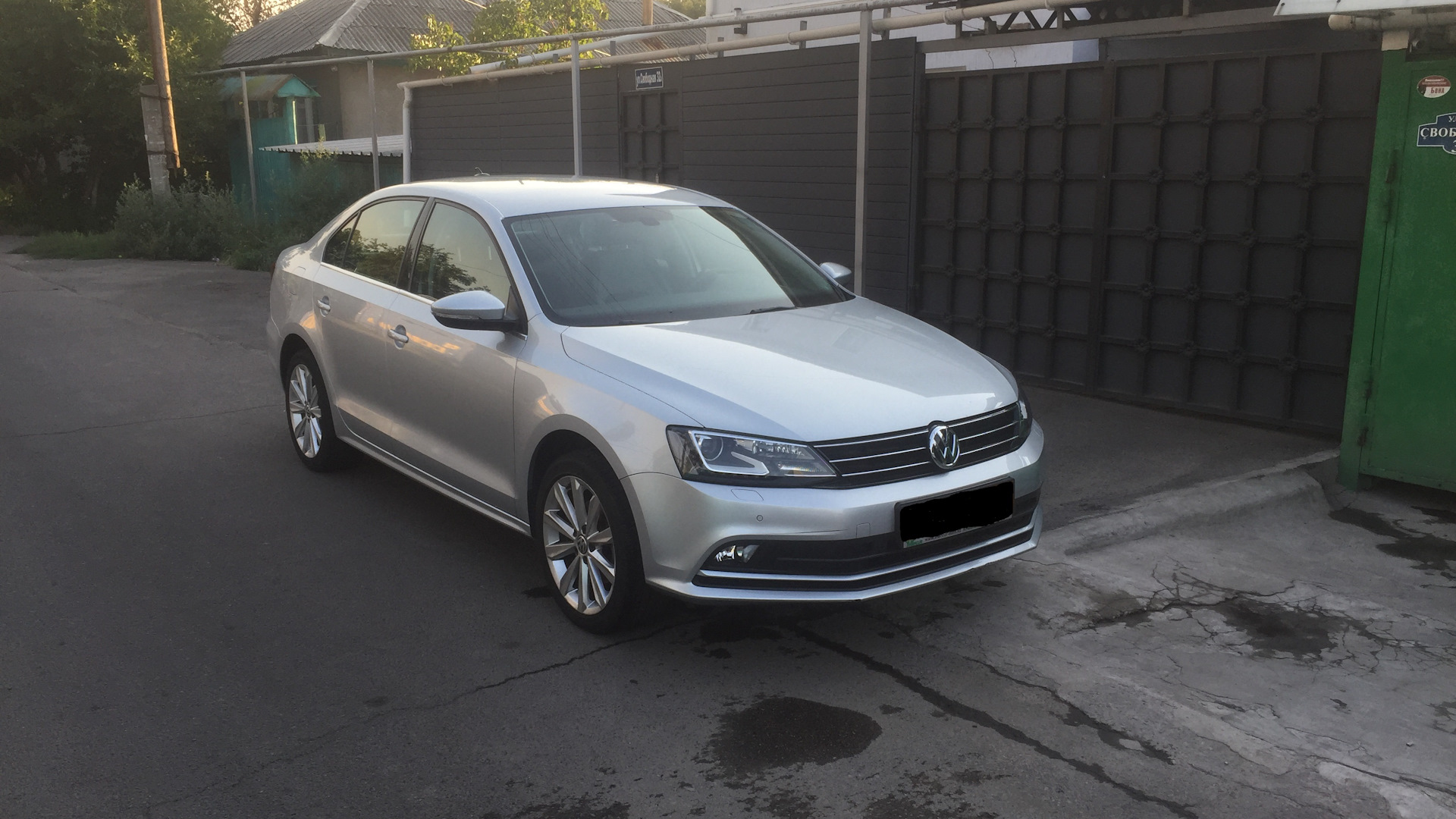 Джетта 1.4 турбо. Серебристая Джетта 6 на 17. VW Jetta 2015 1.4 Turbo. Джетта 6 серебристая на 17 дисках.