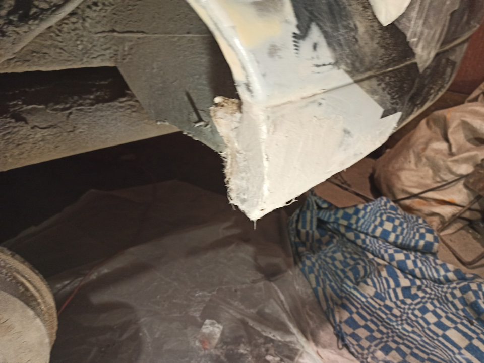 Уборка под передними сиденьями — Volkswagen Touran (1G), 1,9 л., 2005 ...