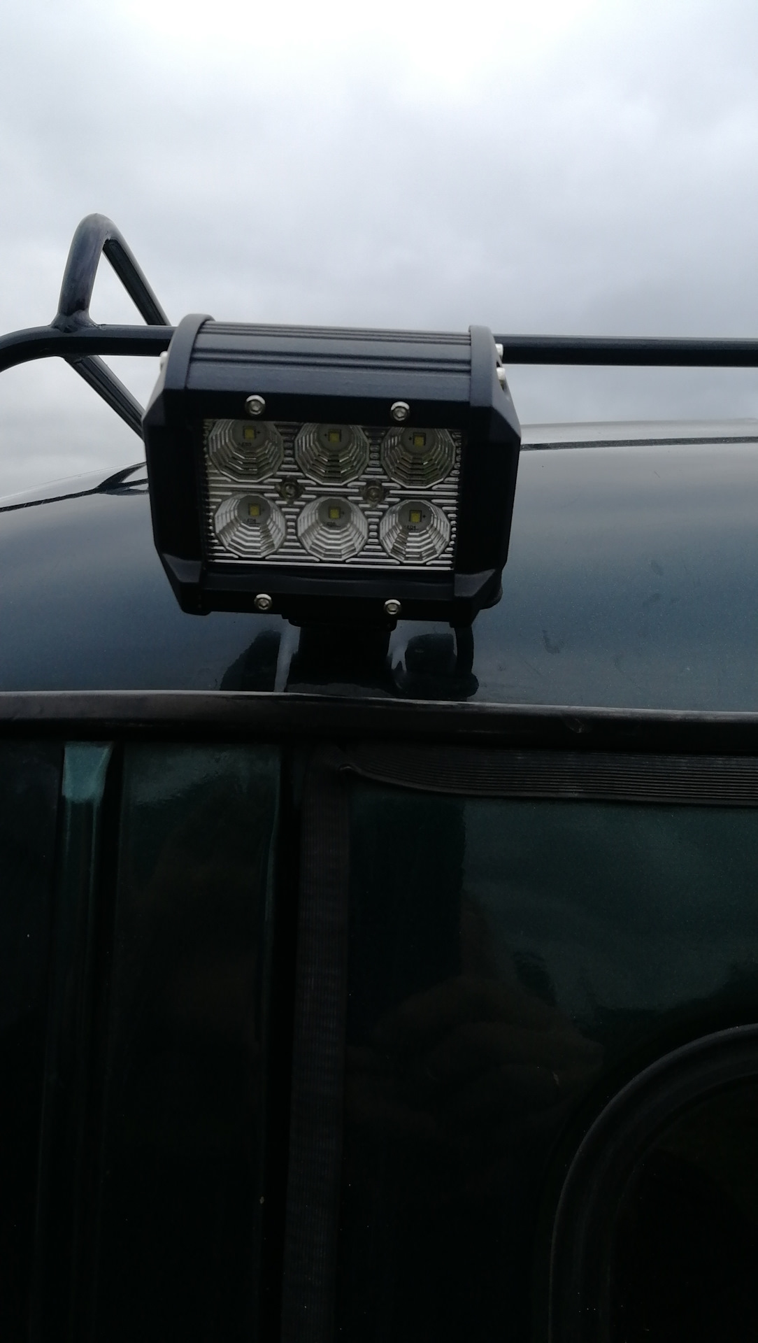 Шевроле нива черный дополнительный свет на крыше. Световая балка на ниву 2121. Доп свет на крышу. Светодиодная балка на газ 66. Доп свет на капот нива шевроле.