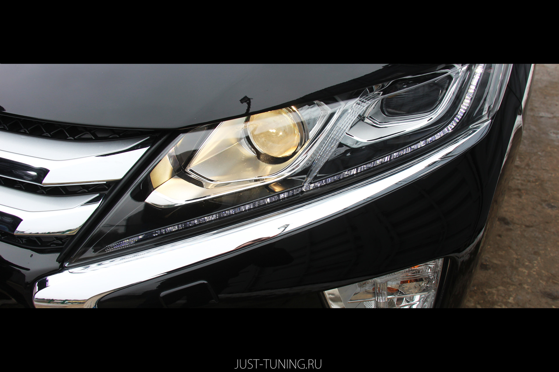 Mitsubishi eclipse cross фары. Фары эклипс кросс. Lixiang l9 ретрофит фар. Фара на кросс. Фары эклипс кросс.