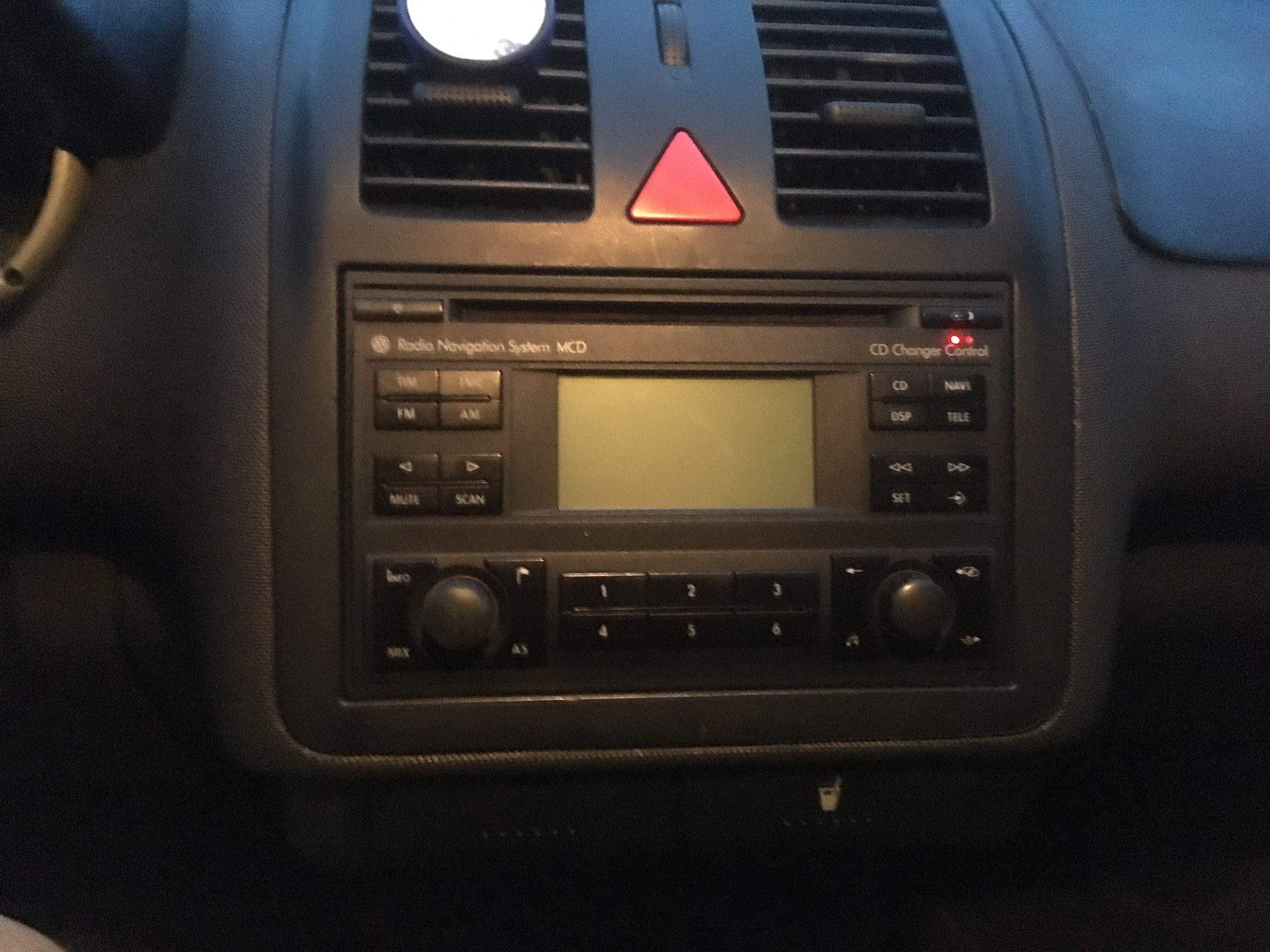 Перезагрузка штатной магнитолы и колпачки на колёса — Volkswagen Polo ...