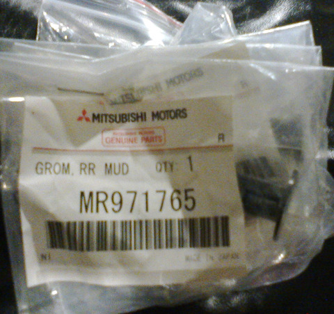 MR971765 ВТУЛКА ЗАДНЕГО БРЫЗГОВИКА Mitsubishi | Запчасти на DRIVE2
