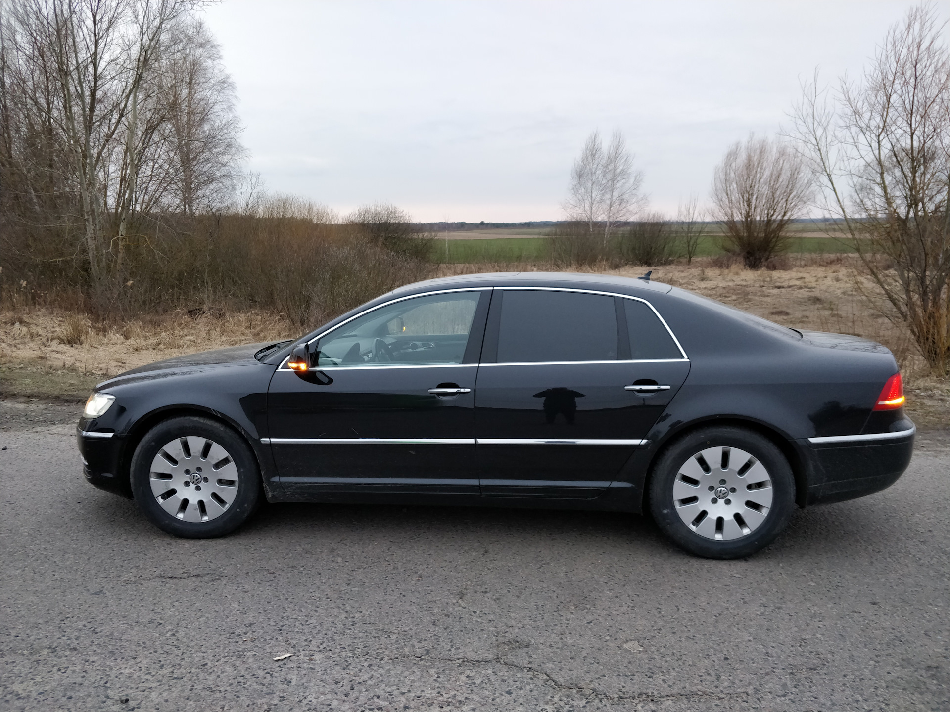 Фаэтон отзывы. Фольксваген Фаэтон 2008. Фольксваген Фаэтон Лонг 2008. Volkswagen Phaeton 2011 года. Volkswagen Phaeton диски.