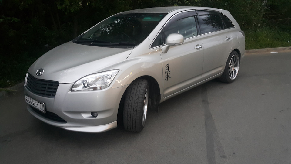 Toyota mark x zio фото