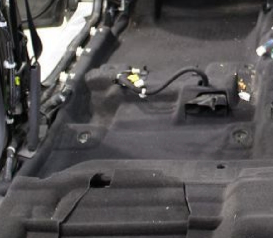 Выемки пола под передними сиденьями. — Nissan X-Trail III (t32), 2 л ...