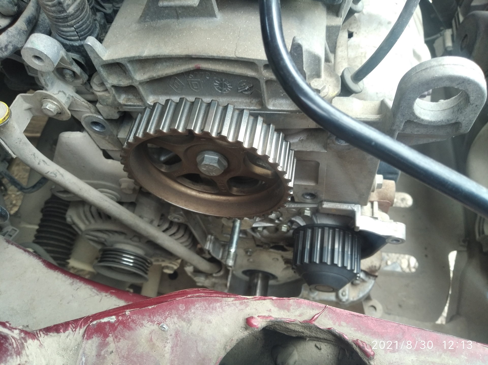 Метки грм логан 1. Метки грм renault sandero. Корпус грм k7j. 6 16 клапанов. Сандеро 1 замена ремня грм.