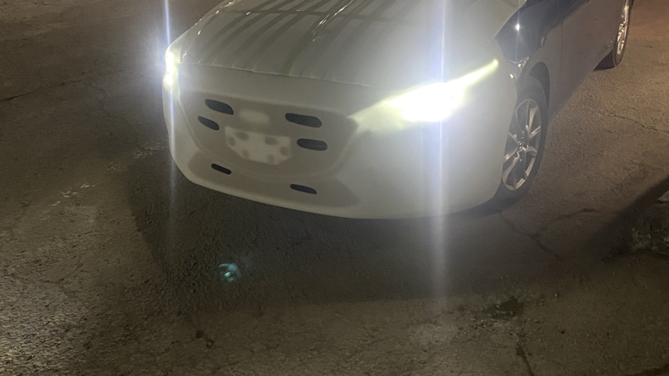 Mazda Axela Синий трактор