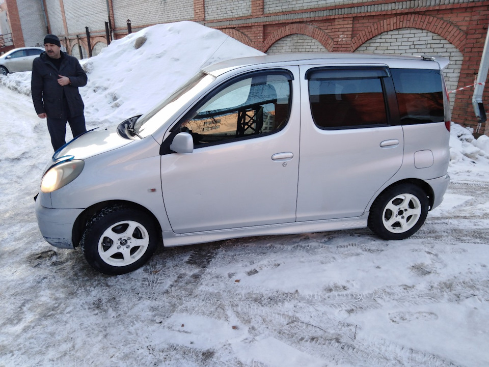 Toyota Funcargo пороги