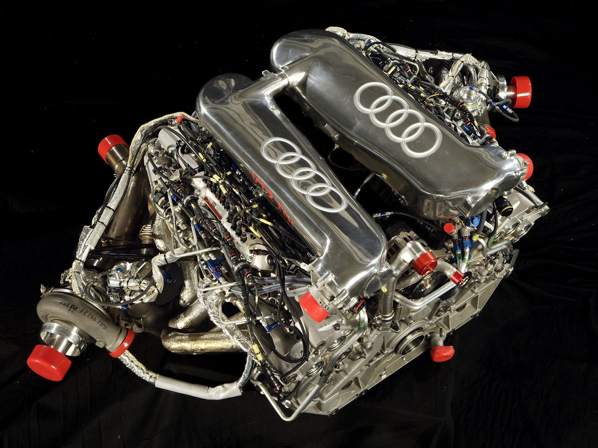 Купить ауди 5 цилиндров. V12 TDI Audi двигатель. Audi r10 TDI. Мотор v10 Audi. Audi r10 TDI engine.