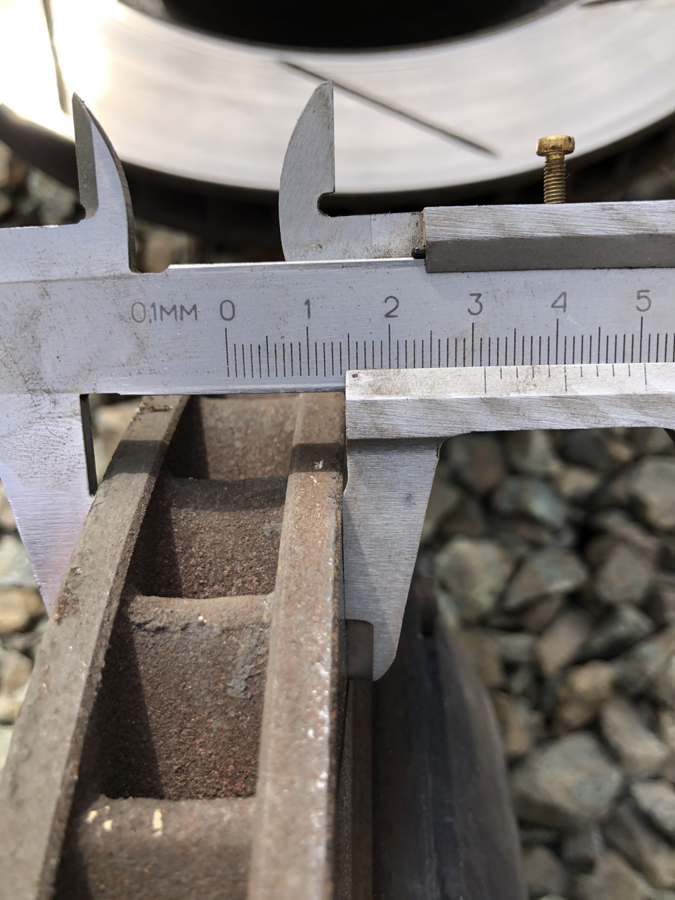 31мм с небольшим, износ не критичный, при новом диске с толщиной в 32мм — Infiniti G37