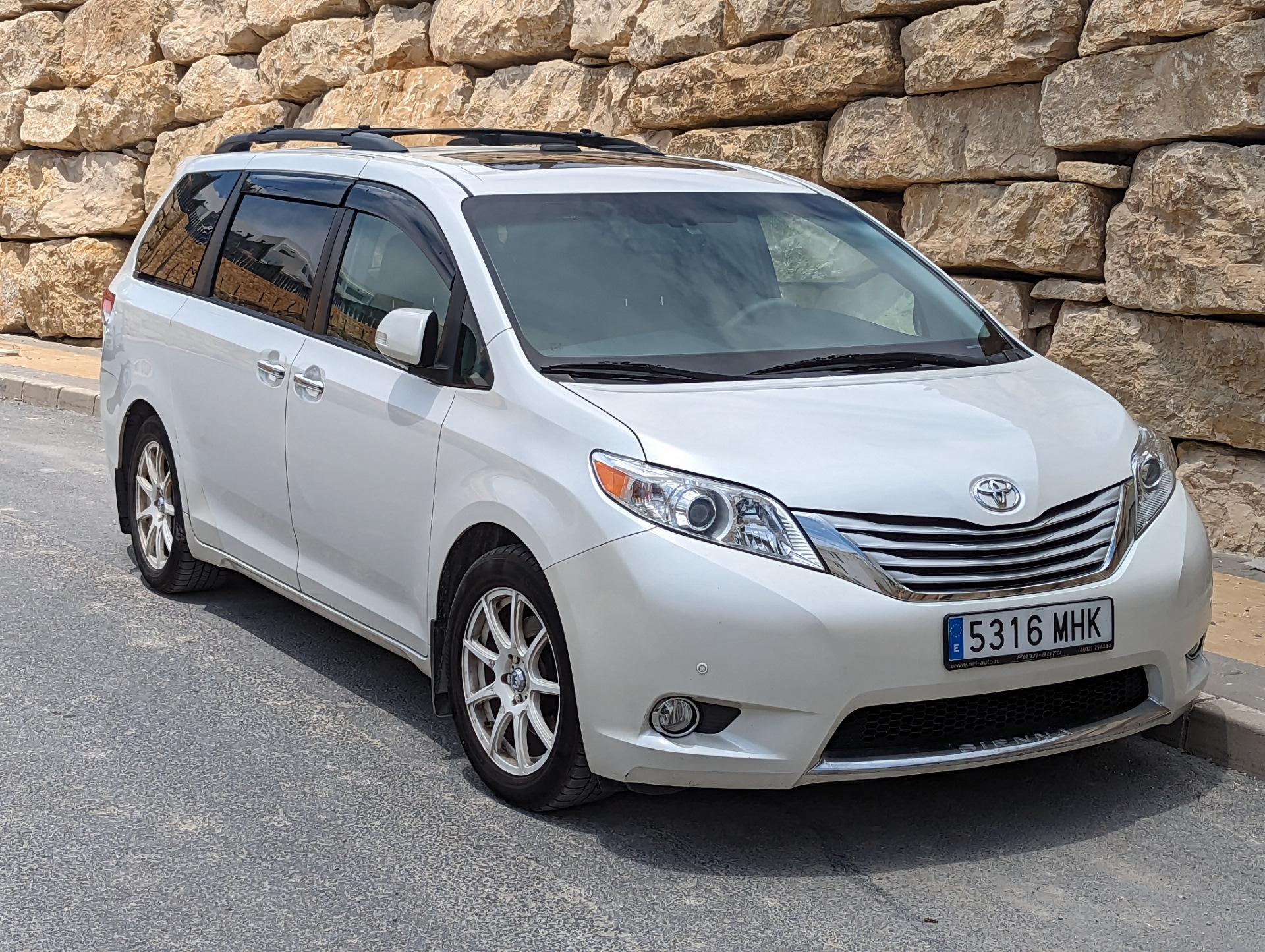 Toyota Sienna 3.5. Toyota Sienna 2011. Toyota Sienna 3.3. Габариты Тойота Сиенна 2011.