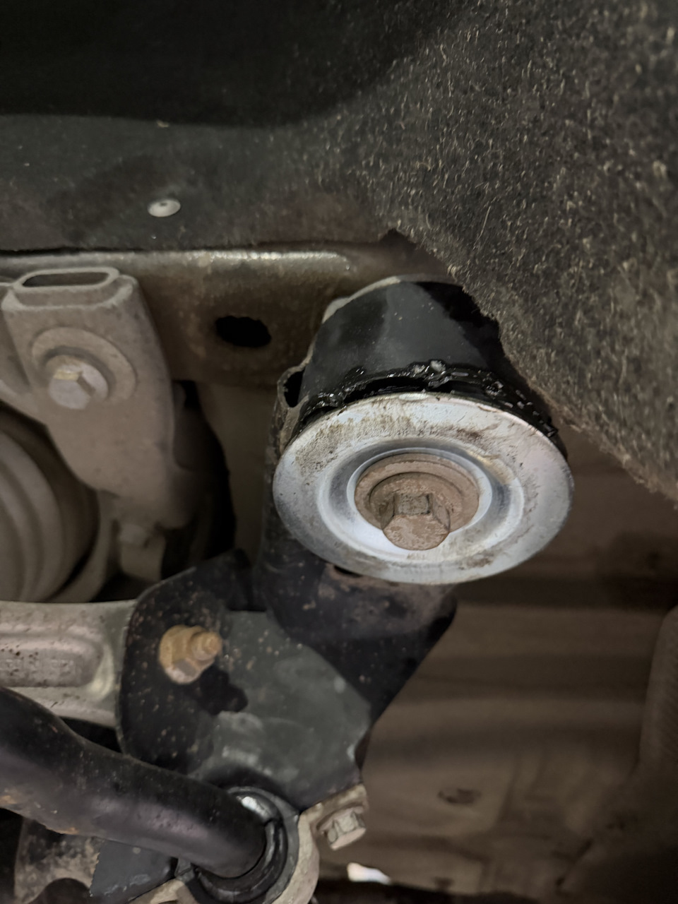 Новый сайленты подрамника — Audi Q7 (1G)