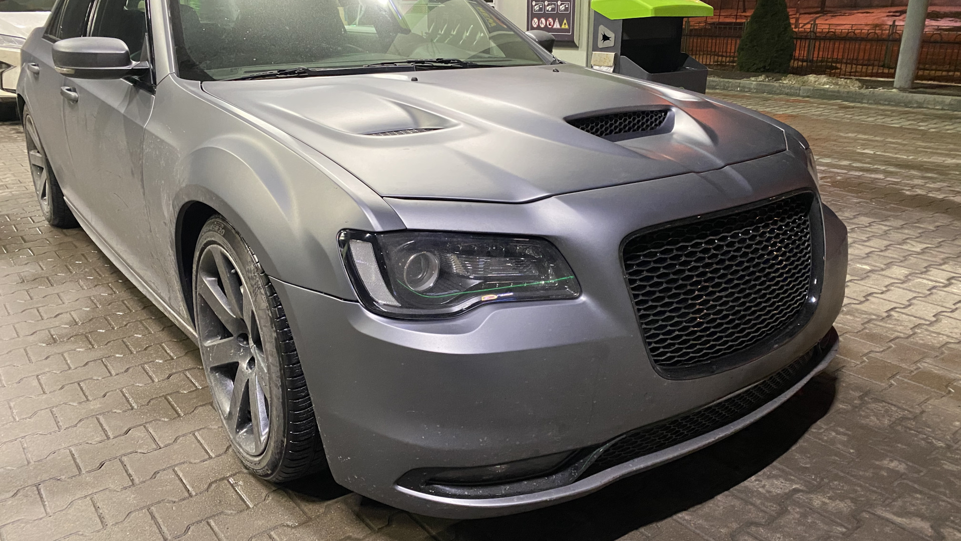 Chrysler 300C SRT8 ему п.....ц!!!