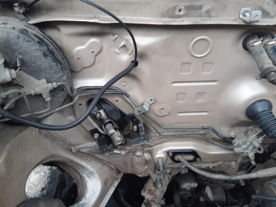 Замена сальников рулевой рейки. — Toyota Corolla (100), 1,5 л, 1992 ...