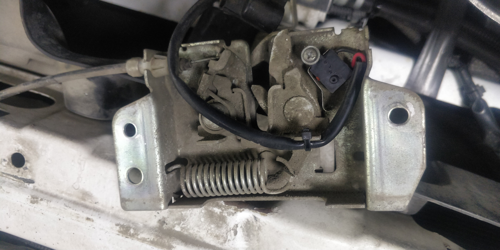 Установка штатного концевика капота на JUST OUT. — Mitsubishi Outlander ...