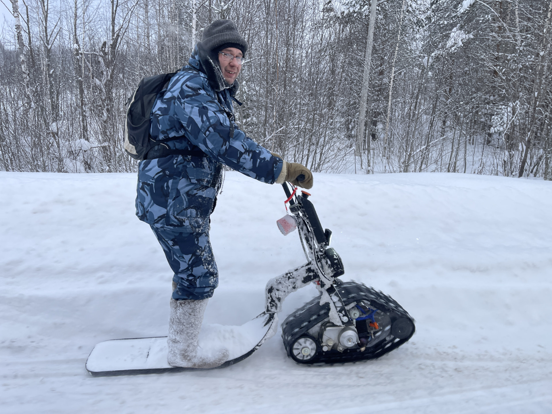 Мотосноуборд омск. Мотосноуборд Powerboard. Мотосноуборд Драгстер. Вариатор на мотосноуборд. Мотосноуборд с рулем.
