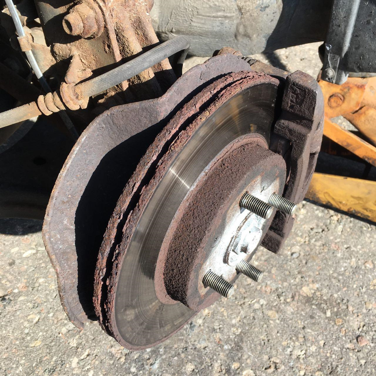 тормозная система бош на рено дастер 4х2. внутренняя колодка. стирается внутренняя колодка задняя форд транзит 2008 115. внутренняя колодка. задние тормозные диски солярис.