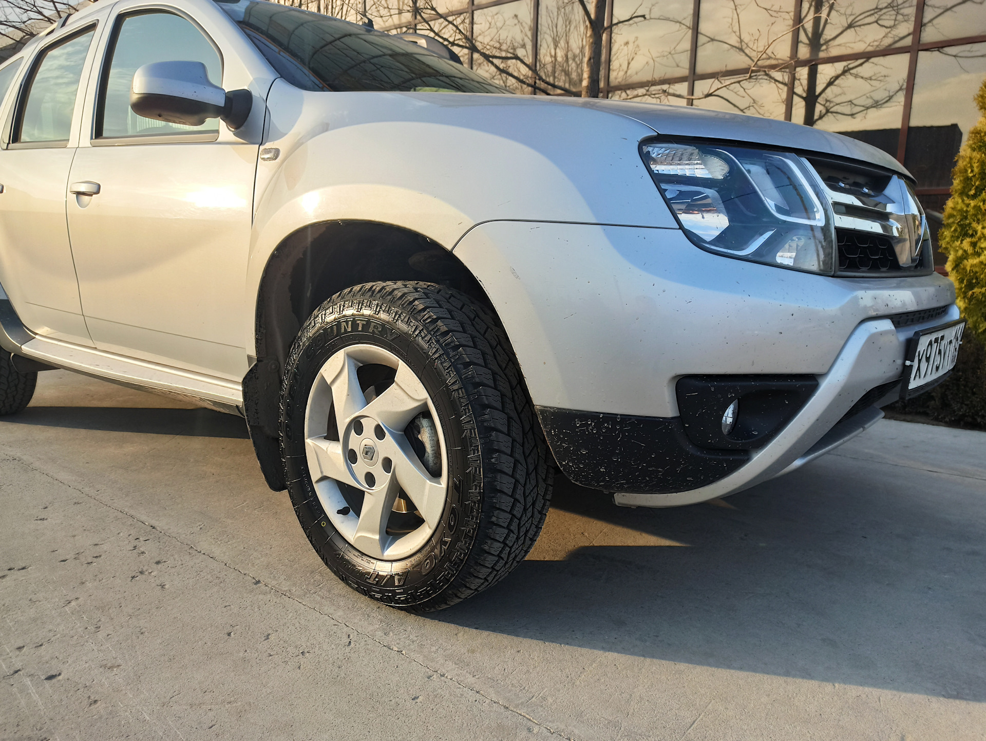 дастер 215/60 r16. диски с грязевой резиной на рено дастер 2 2021 года. дастер 225 70 16 мт. 215 70 16 на дастер. Renault duster 225/65 r17.