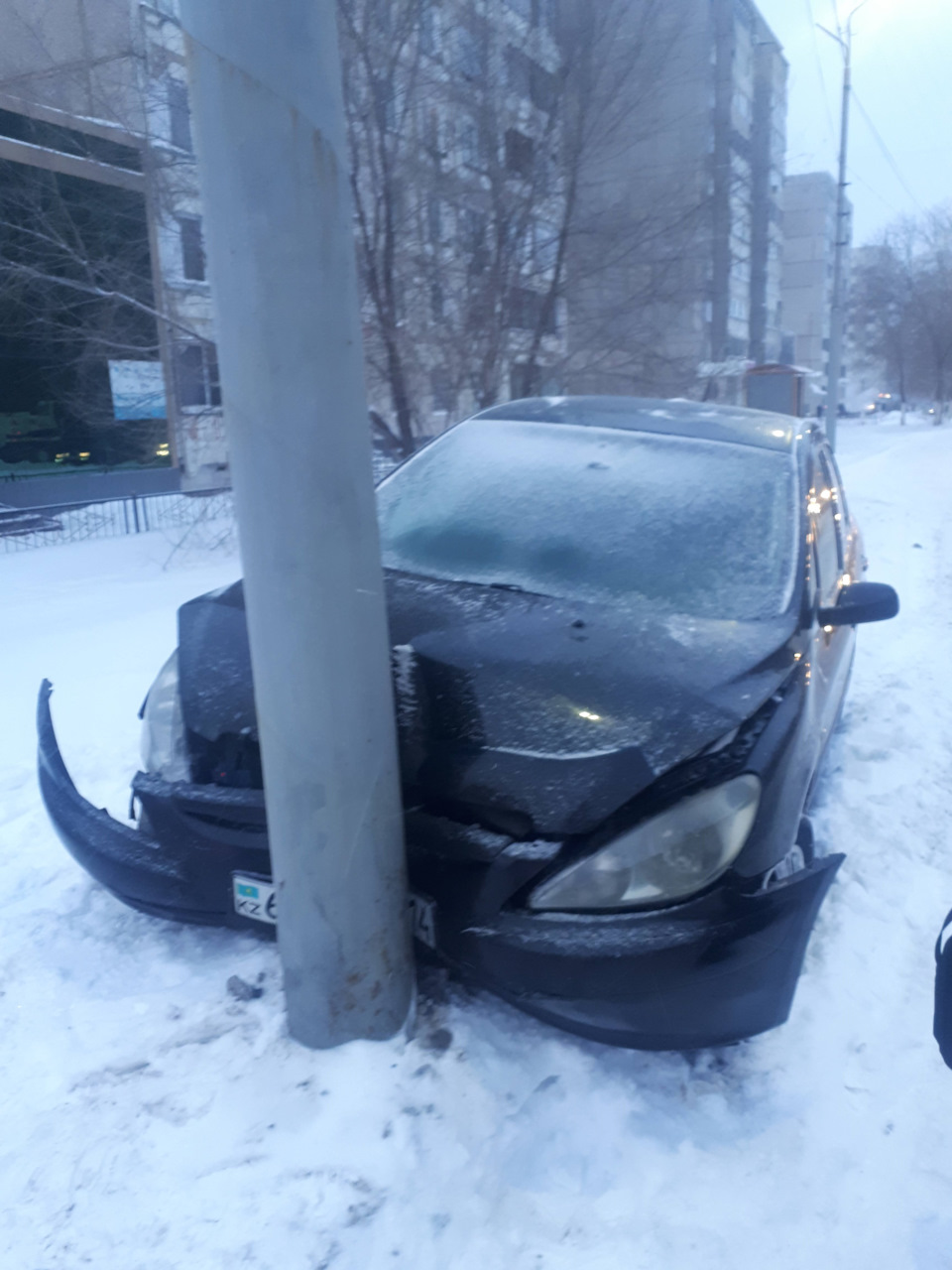 Зима и високосный год не остались без внимания… — Peugeot 307, 1,6 л, 2003  года | ДТП | DRIVE2