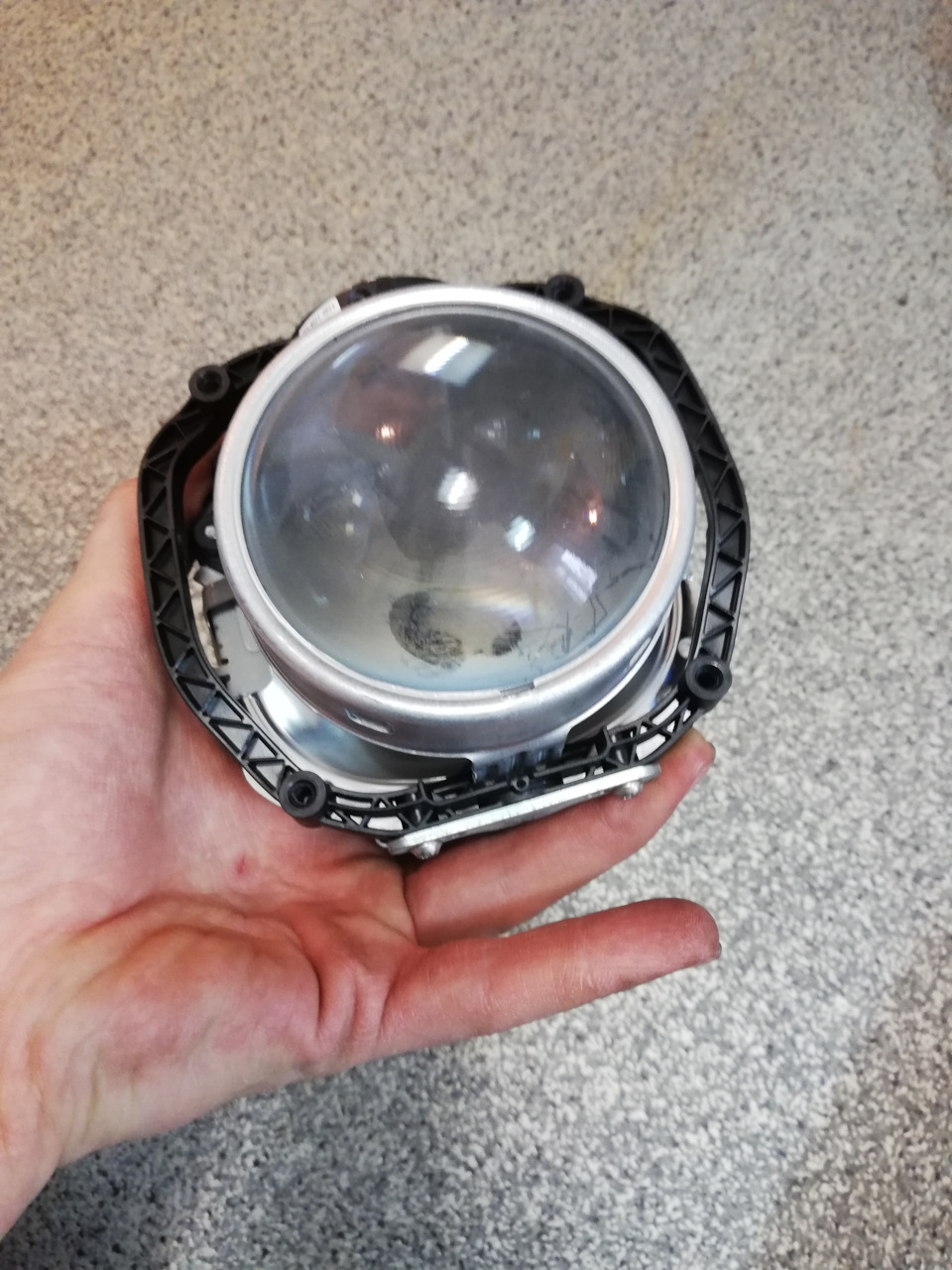 Пыль внутри линзы — BMW X5 (E53)