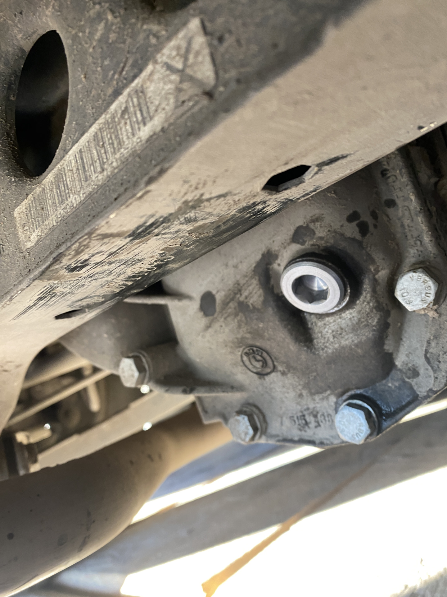 Замена масла в редукторе — BMW 1 series (E81/E87), 1,6 л, 2011 года ...