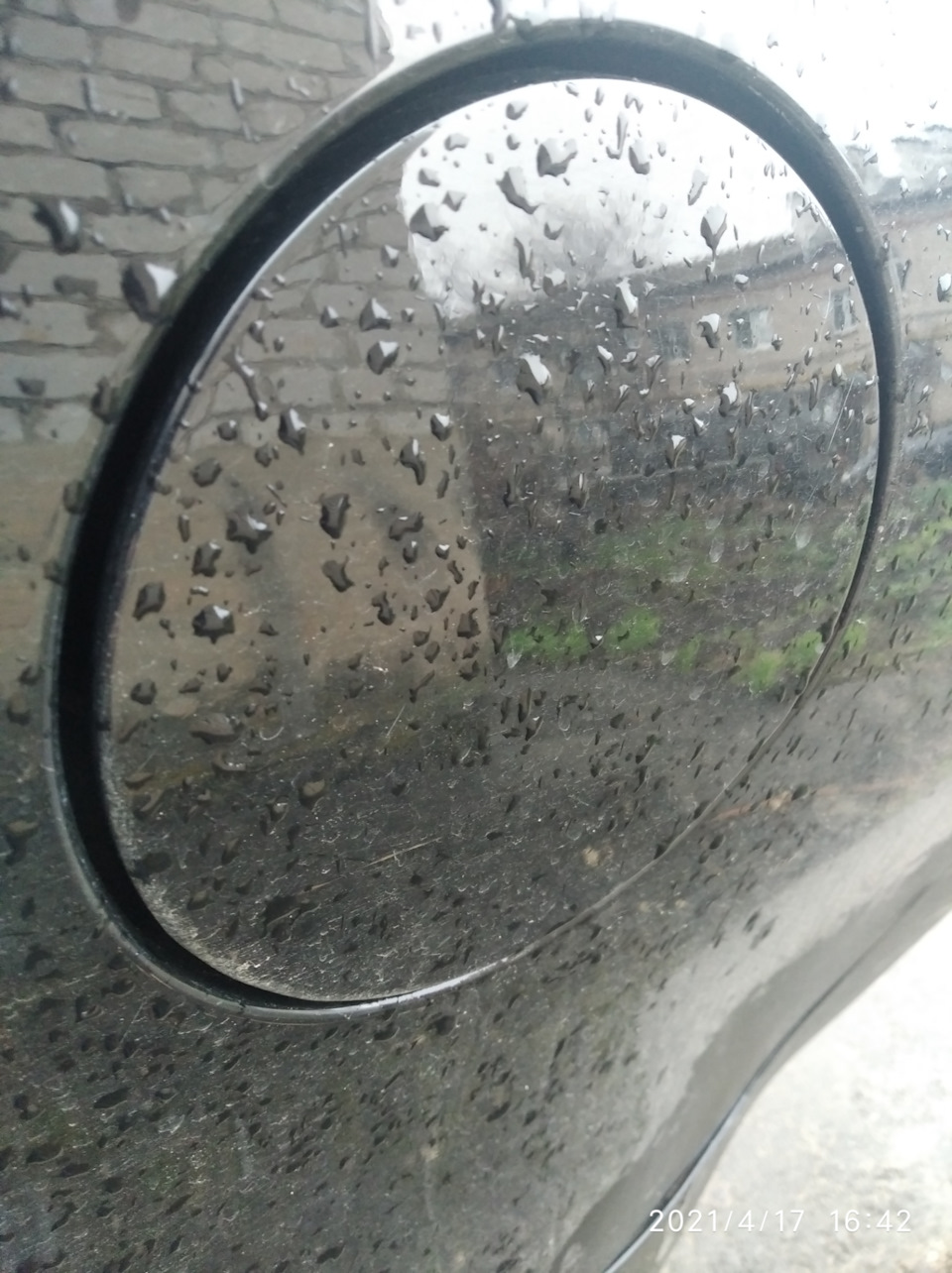 Пары при открывании крышки бензобака — Mitsubishi Lancer X, 1,5 л, 2011 ...