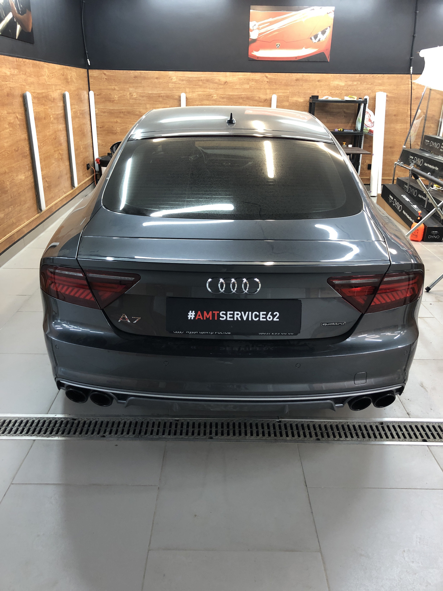 Audi s7 зад